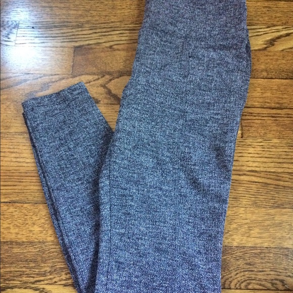 Size M Athleta high-waisted stretchy pants - fits a woman's size 6 / 8 - Picture 3 of 5